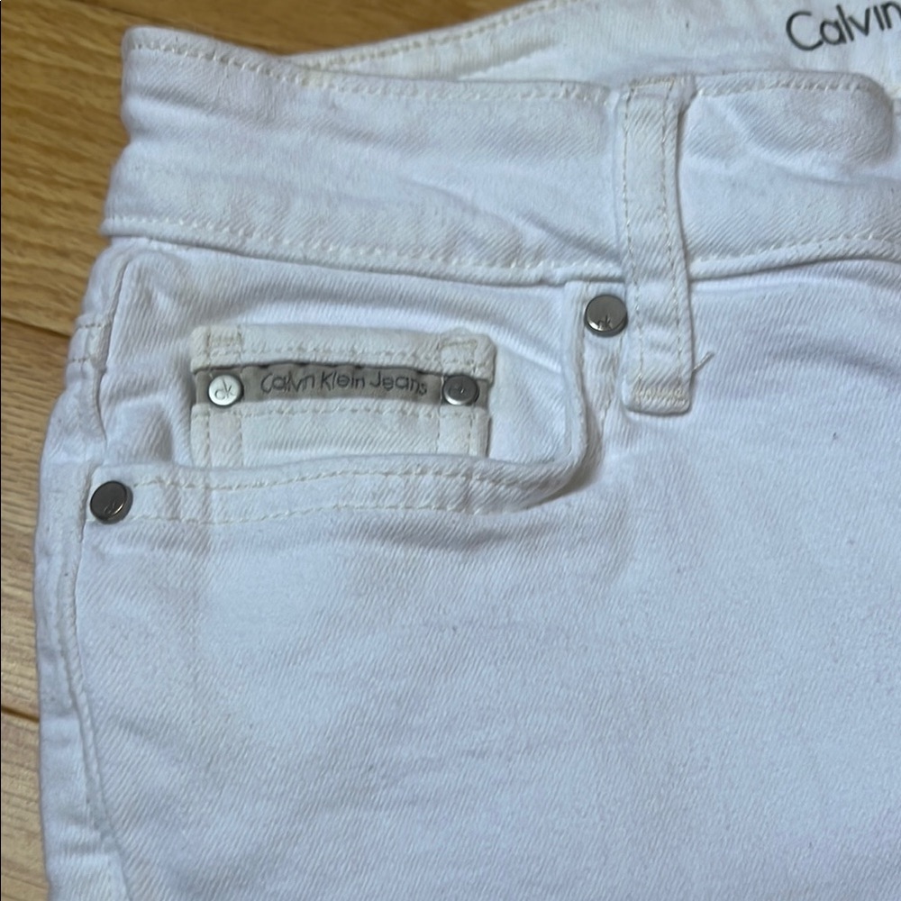 Calvin Klein White Jean City Shorts - Picture 4 of 11